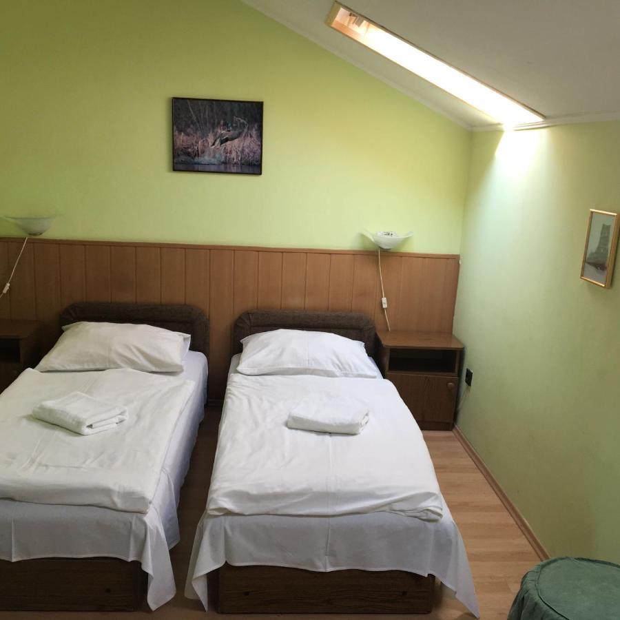Bed and Breakfast Muskátli Panzió Győr Exterior foto