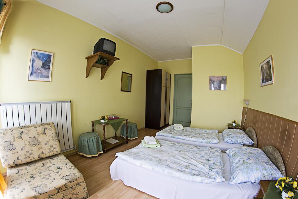Bed and Breakfast Muskátli Panzió Győr Habitación foto