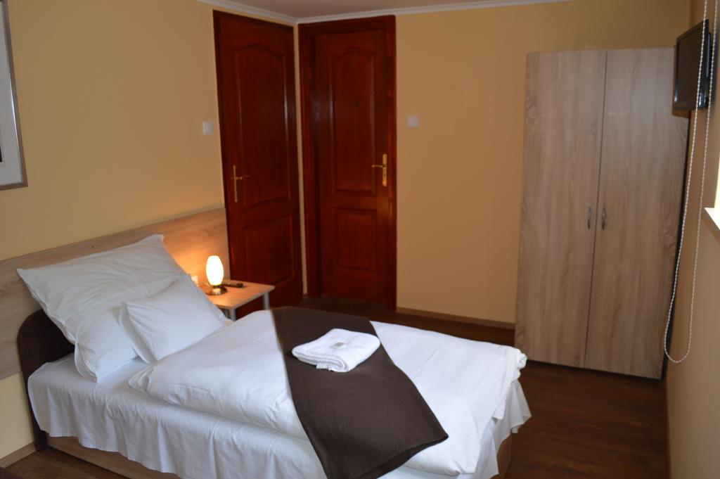Bed and Breakfast Muskátli Panzió Győr Habitación foto