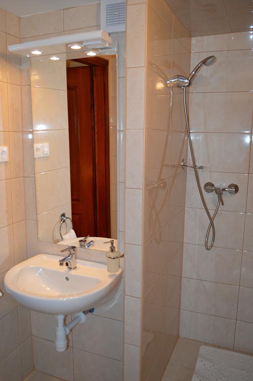 Bed and Breakfast Muskátli Panzió Győr Habitación foto