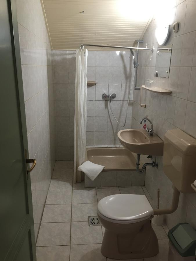 Bed and Breakfast Muskátli Panzió Győr Exterior foto