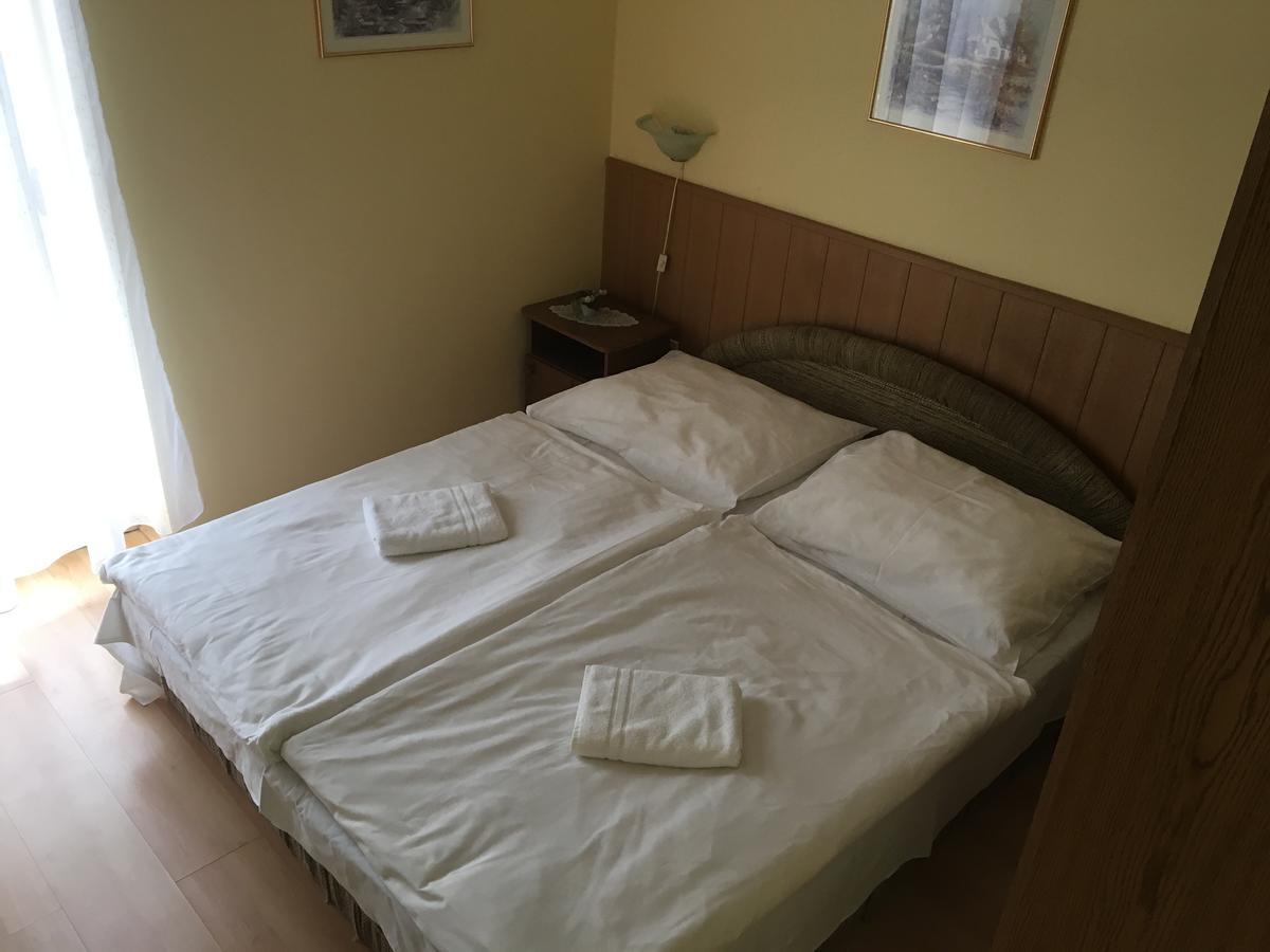 Bed and Breakfast Muskátli Panzió Győr Exterior foto