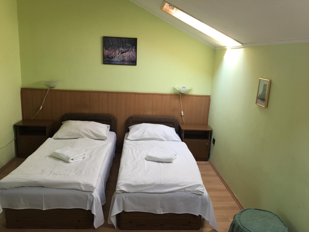 Bed and Breakfast Muskátli Panzió Győr Exterior foto