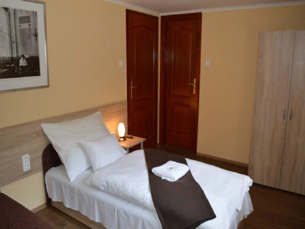 Bed and Breakfast Muskátli Panzió Győr Exterior foto